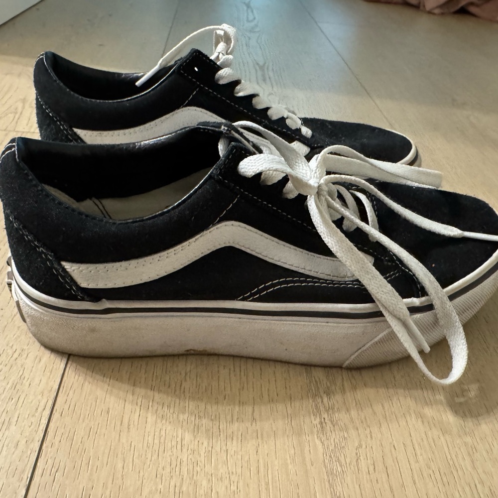 VANS - Picture 2 of 4